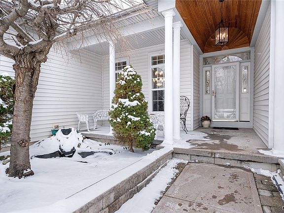 3rd image of 8856 Waterview Cir