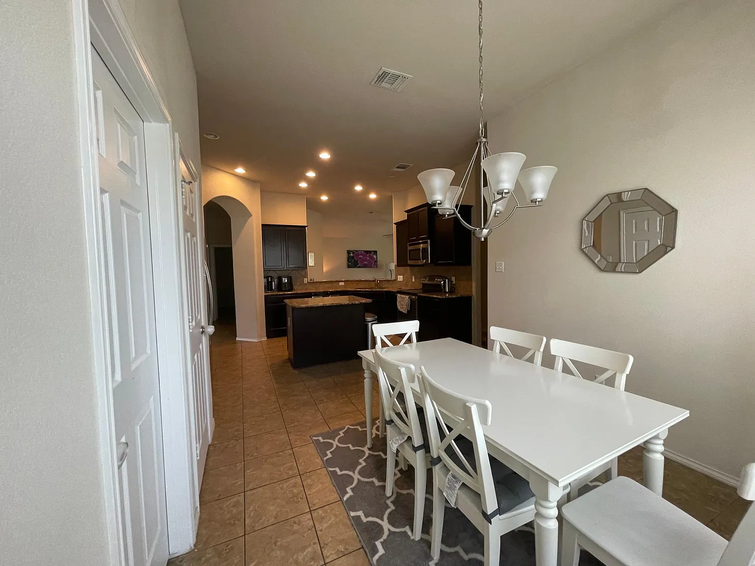 4 bed, 2.5 bath, 2265 sqft, $2,300 — Photo 4