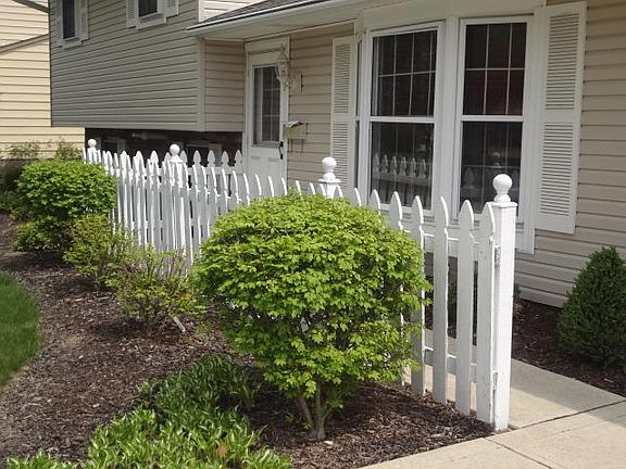 3rd image of 8393 Brentwood Dr