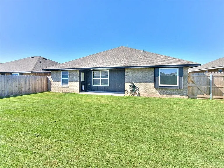 1004 Acacia Creek Dr — Photo 23