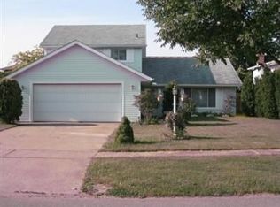 105 Bethesda Cir, Elyria, OH 44035