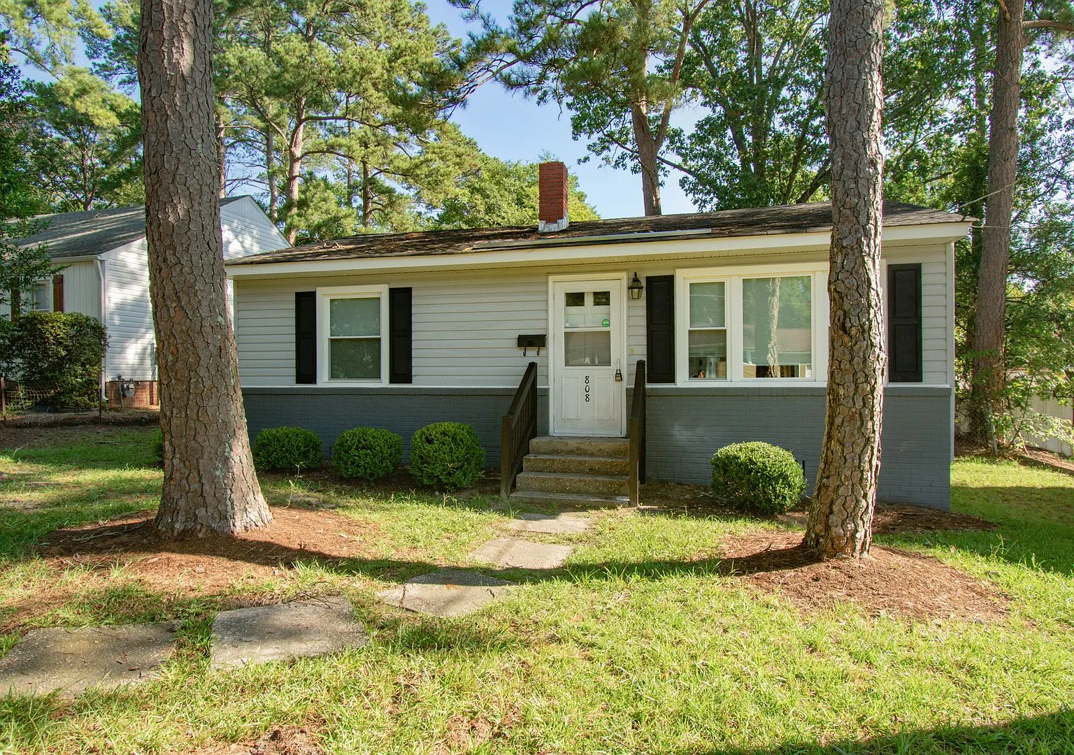 Haymount Home-2 Bedroom 1 Bathroom- Dogs Allowed! — Photo 1