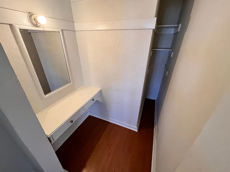 512 N Alexandria Ave — Photo 10