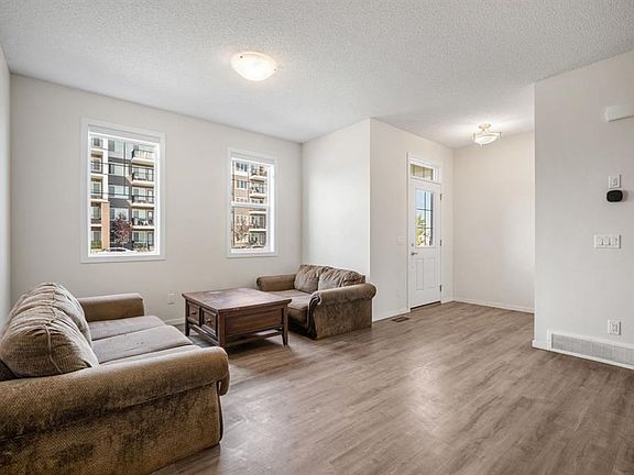 4th image of 61 NW Cityline Gate NE