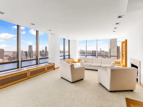 870 United Nations Plaza image 1 of 24