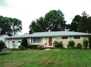 309 Sandra Dr, North Syracuse, NY 13212