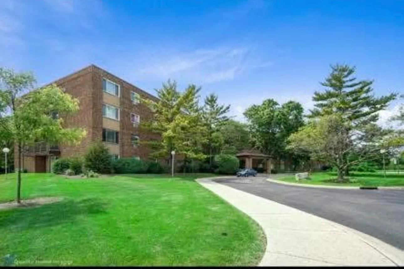 2 bed, 1.5 bath, 1200 sqft, $2,000 — Photo 2