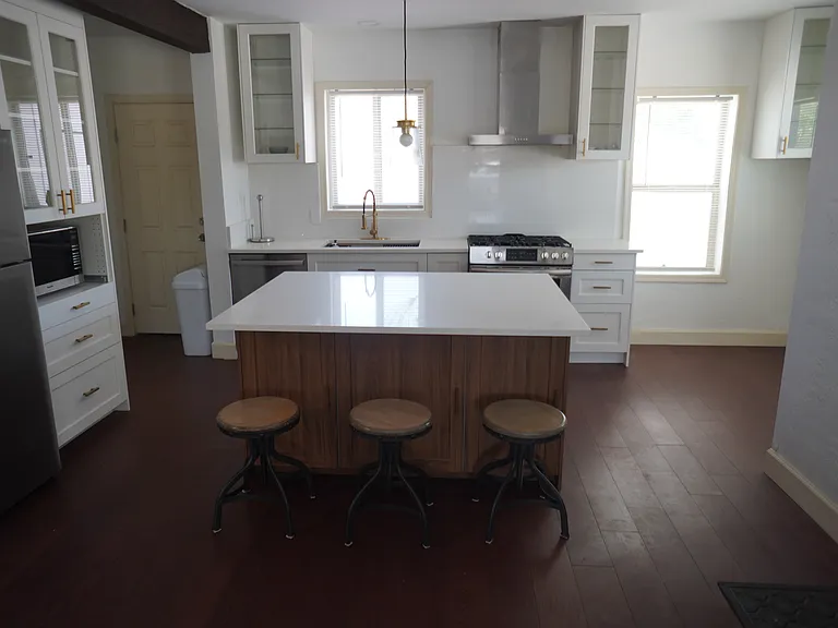 915 E Pastime Rd — Photo 6