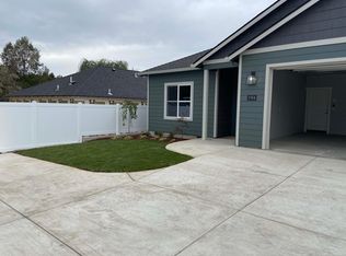 1954 Modena Ln, Medford, OR 97504