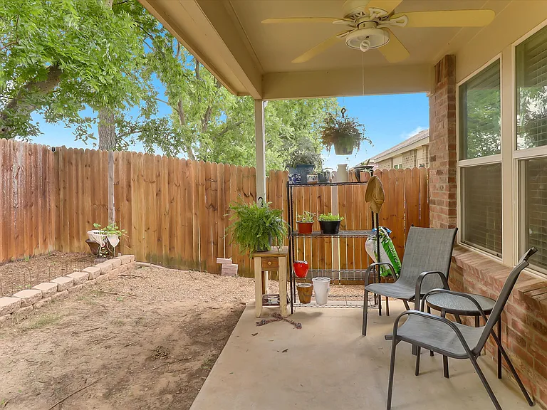 1713 Megan Creek Dr — Photo 24