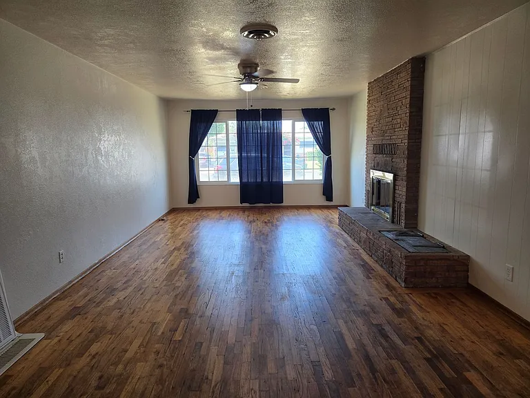 940 Julian St — Photo 2