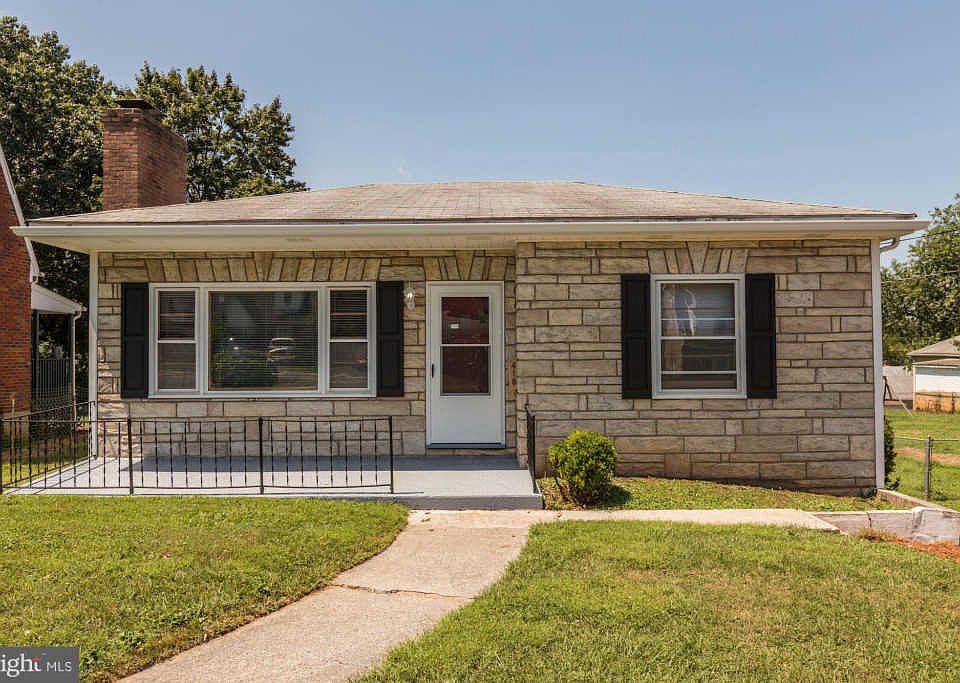 1st image of 418 Kerfoot Ave