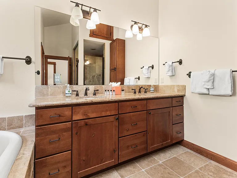 Ensuite Bathroom #3