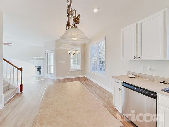 5th image of 553 McCarthy Dr