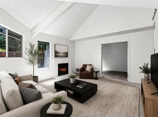 689 Racquet Club Circle, Rohnert Park, CA 94928