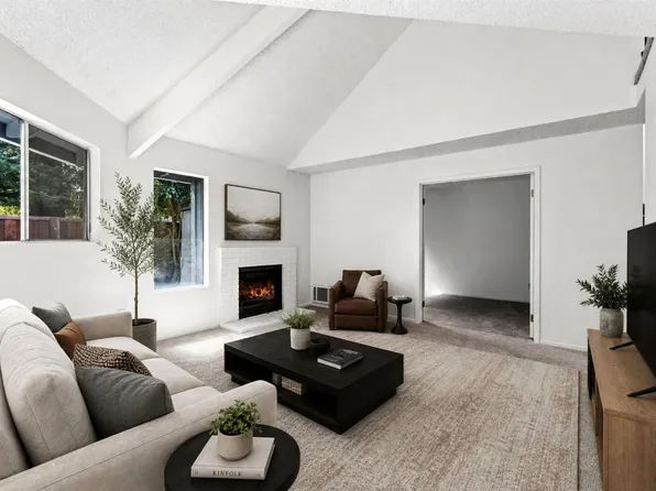 689 Racquet Club Circle, Rohnert Park, CA 94928