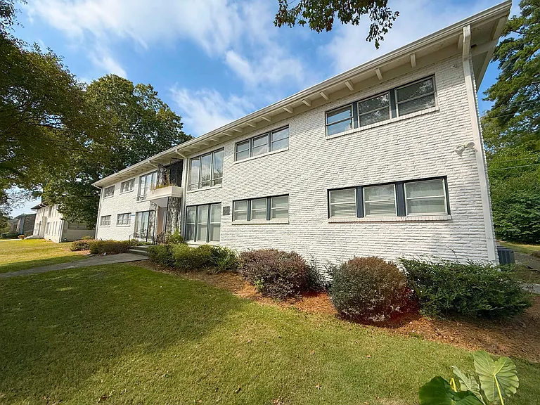 1844 Montclair Rd — Photo 5