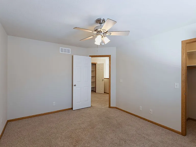 8815 Venice Ln — Photo 32