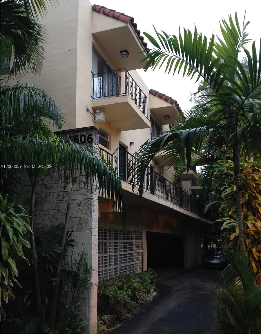 Poltawa Condo — Photo 1
