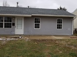 303 Capri St, Pekin, IL 61554