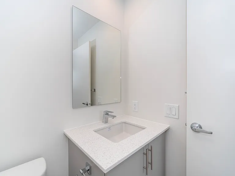 353 Gardner St — Photo 43