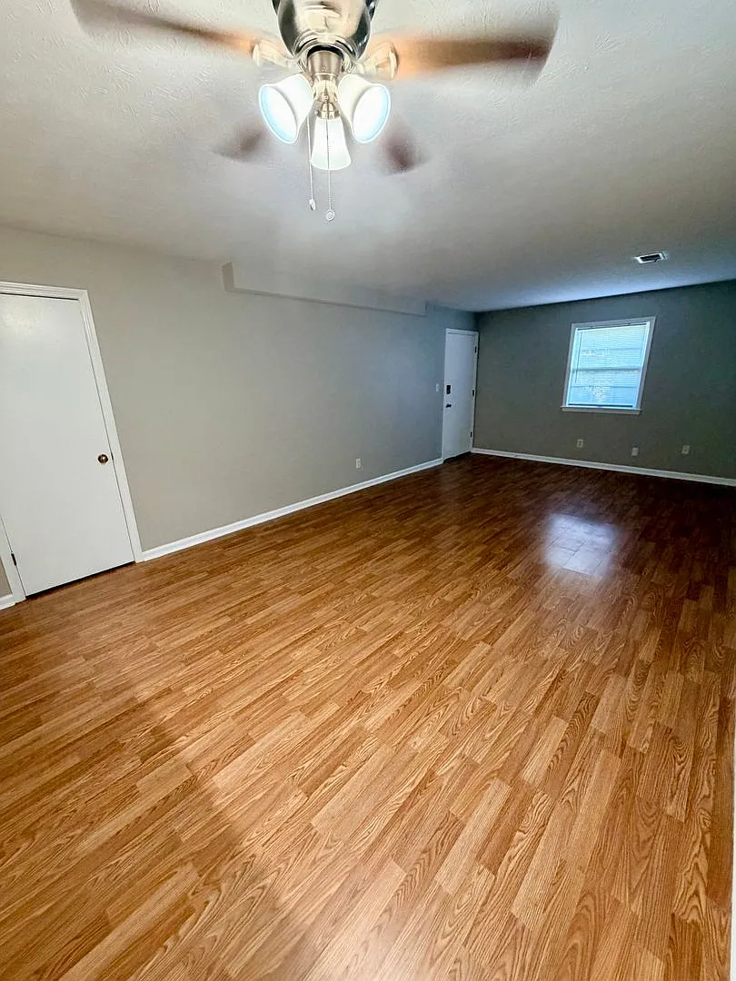 Newly Renovated Spacious 1 Bed in Amazing Location — Photo 3