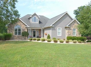 3901 Sundown Dr, Zanesville, OH 43701