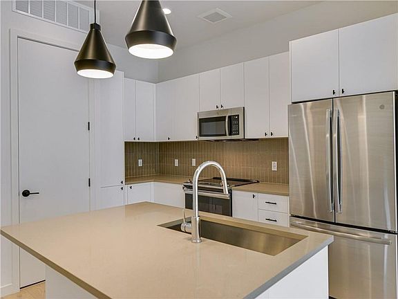 4th image of 800 Embassy Dr APT 413