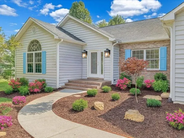 141 Chestnut Creek Dr, Hardy, VA 24101