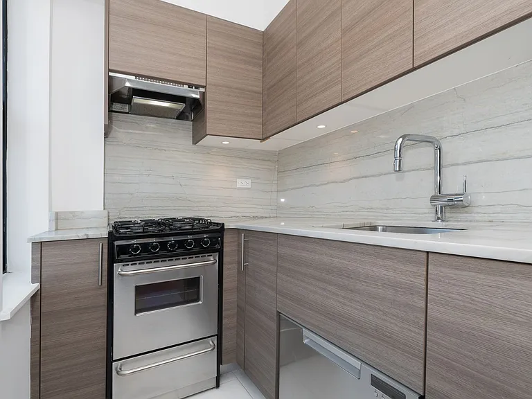 400 E 57th St #19D — Photo 4