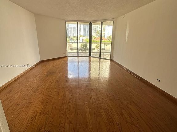 4th image of 20191 E Country Club Dr APT 403