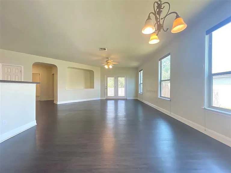 4412 Woodstock Dr — Photo 3
