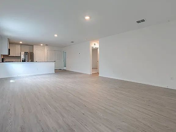 3rd image of 4117 Equestrian Dr