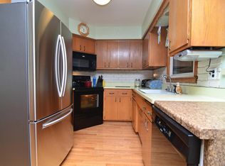 4345 S 43rd St, Greenfield, WI 53220