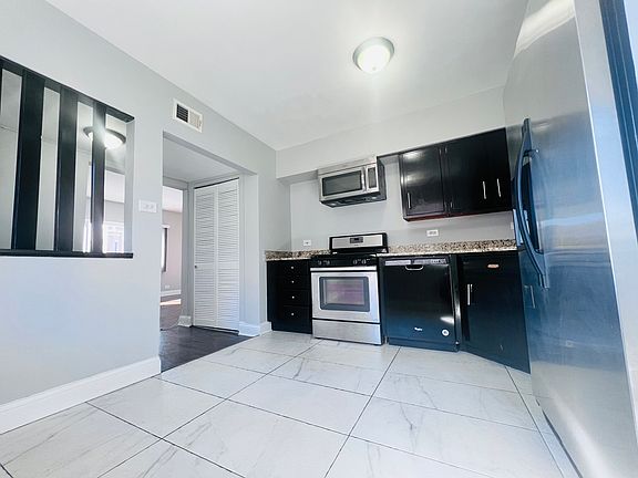 2nd image of 6947 S Jeffery Blvd APT 3I