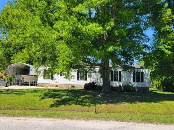 2545 Pine Drive SW, Supply, NC 28462