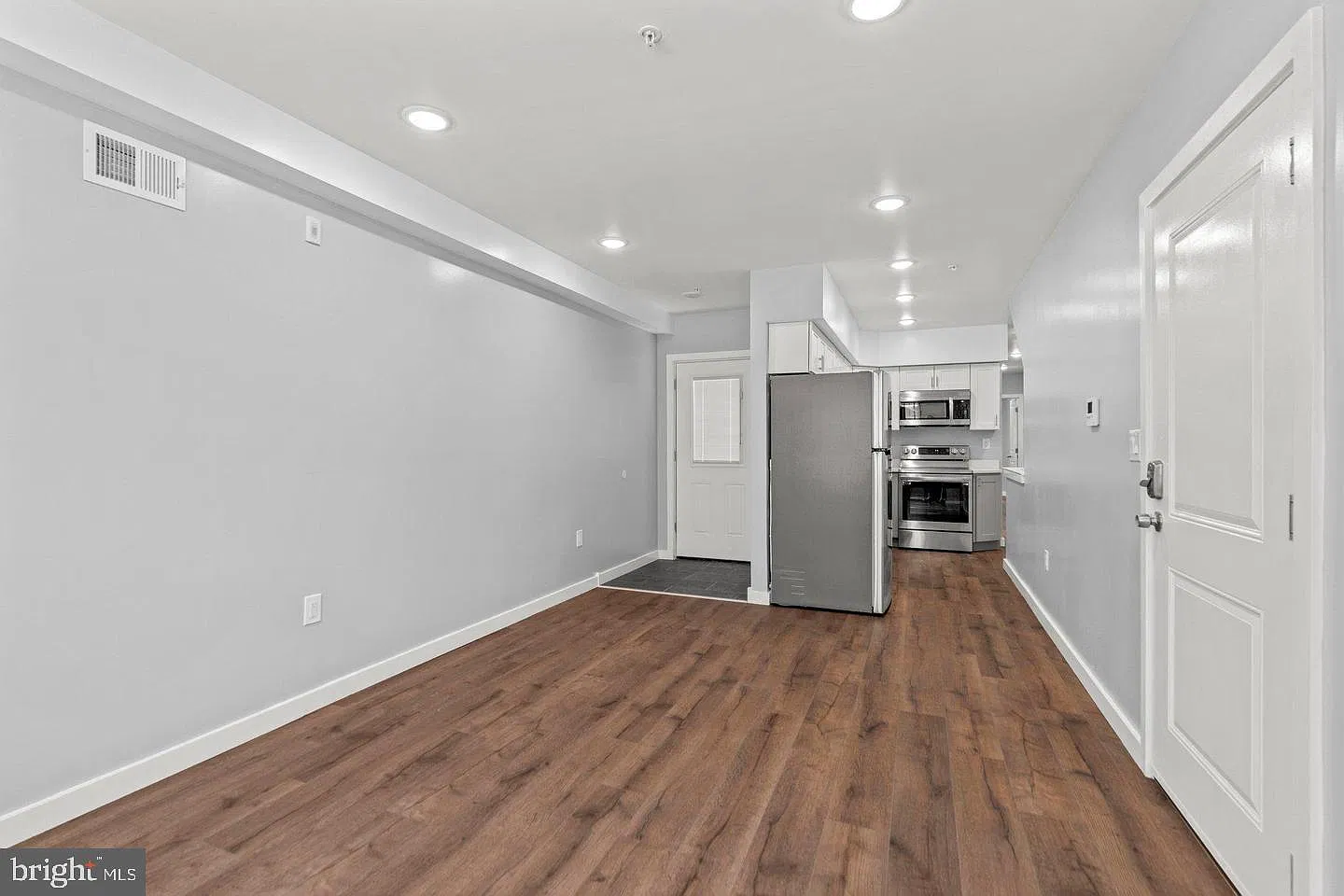 4 bed, 4.0 bath, 1800 sqft, $2,800 — Photo 1
