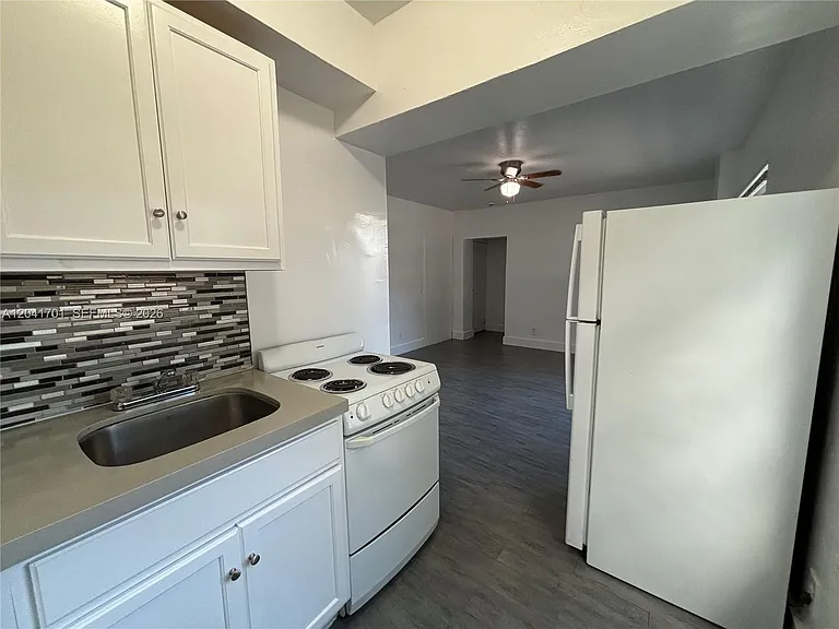 1843 Dewey St #102 — Photo 6