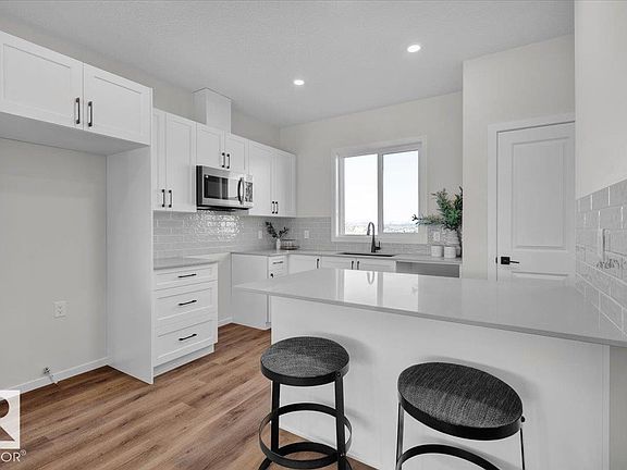 4th image of 21 Brickyard Dr