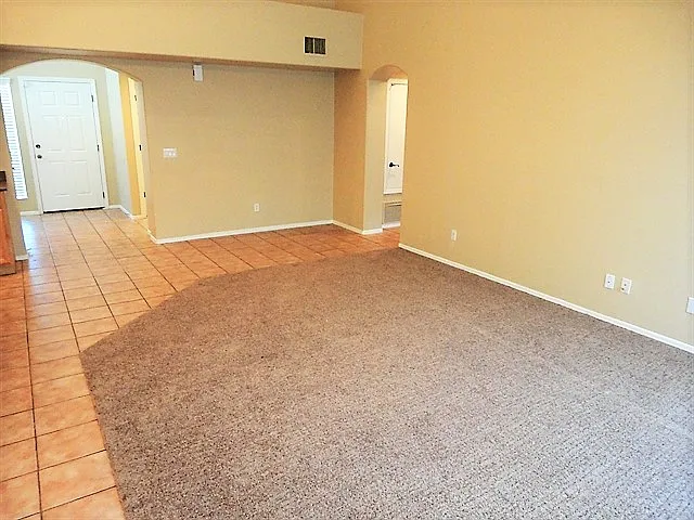 4 bed, 2.5 bath, 1861 sqft, $2,015 — Photo 4