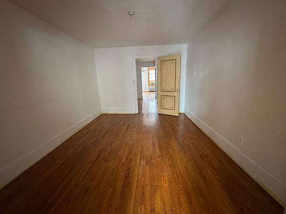 5th image of 671 Manhattan Ave #2