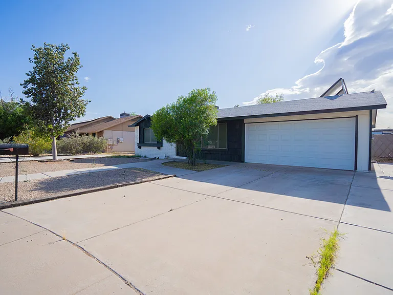 3142 N 78th Dr — Photo 1