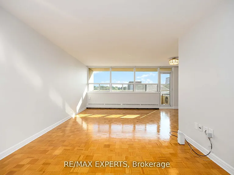 360 Ridelle Ave #612 — Photo 8