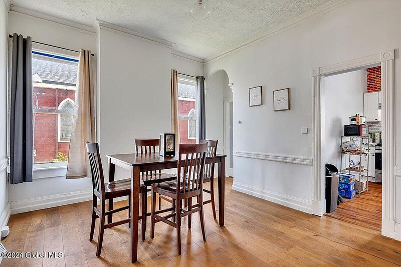 4th image of 62 Alexander Street