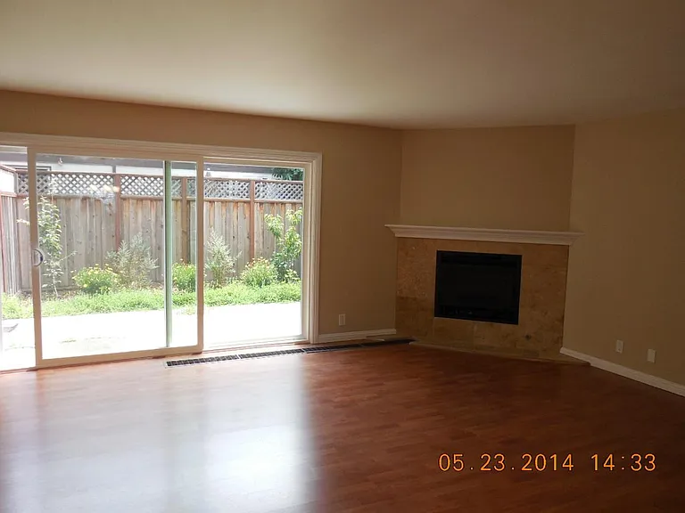 Pixley Ave — Photo 3