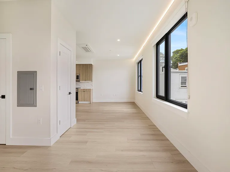 4525 Bergenwood Ave #207 — Photo 9