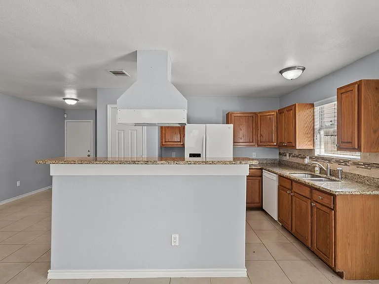 1631 Quail Run — Photo 12