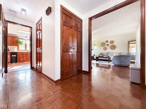 4th image of 1020 Monteray Rd