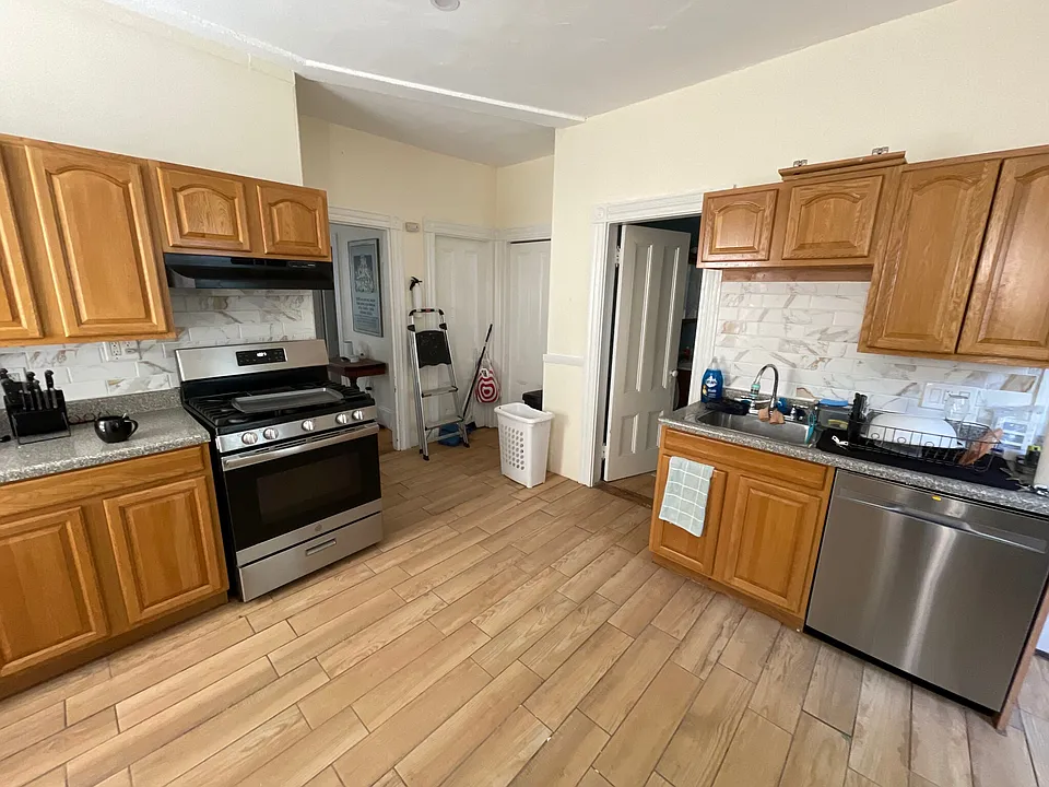 16 Mount Calvary Rd #1