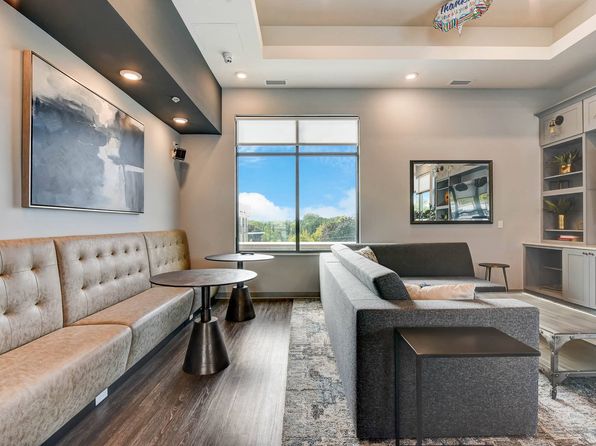 101 W Liberty St APT 211